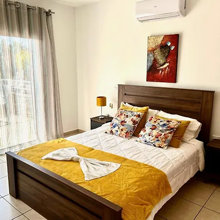 Daire Nissi 3 C4 Pool View *